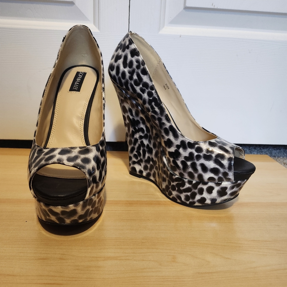 Sophia & Lee leopard print wedges